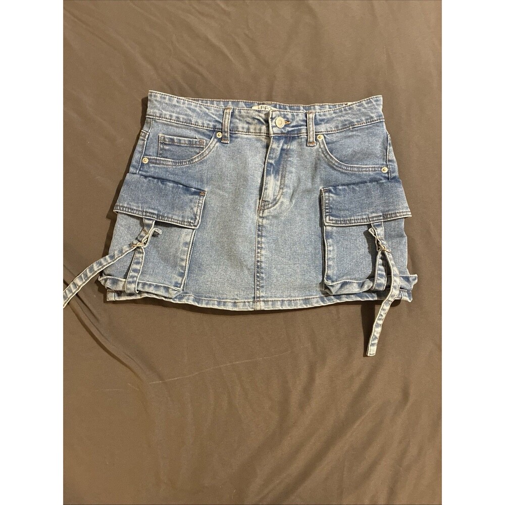 BBJ Los Angeles Medium Wash Denim Cargo Mini Stretch Skirt Size Medium